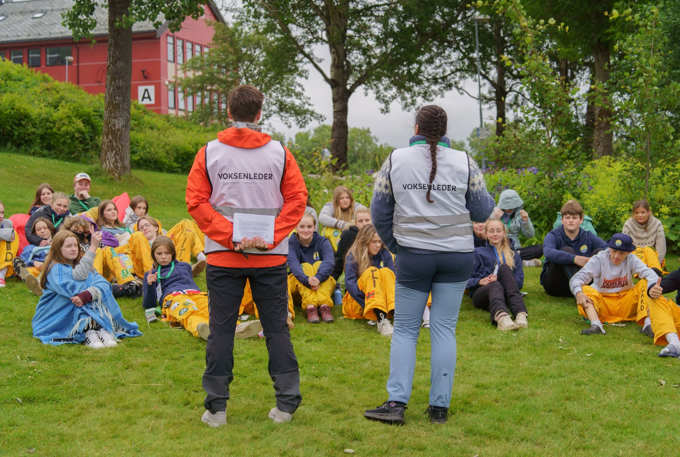 Voksenledere på leir